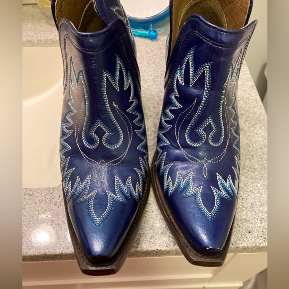 Ariat Dixon blue Embroidered Ankle Booties Coraline Cowboy Boots 7B Sin City - Picture 3 of 6